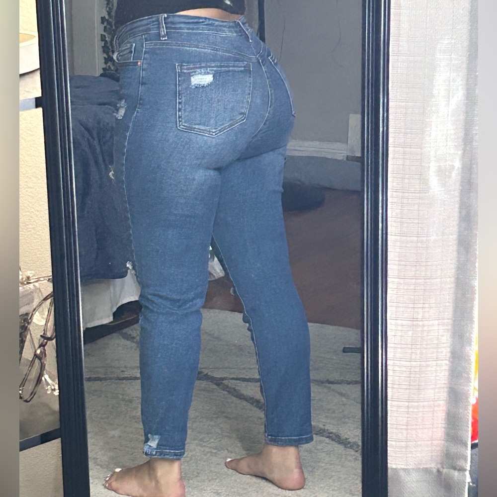 medium wash size 9/29 blue ripped jeans - Picture 3 of 5